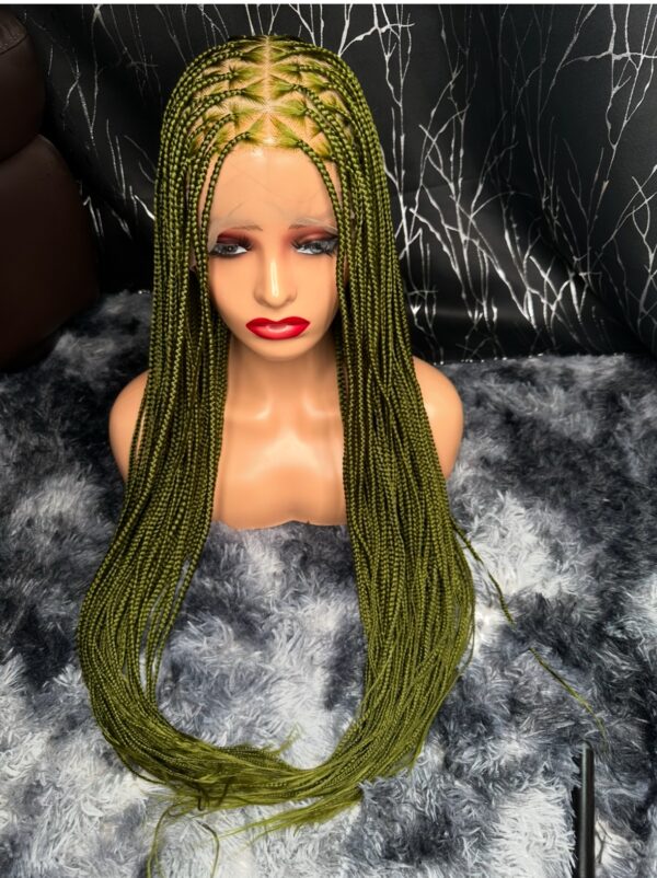 Triangle based knotless braid