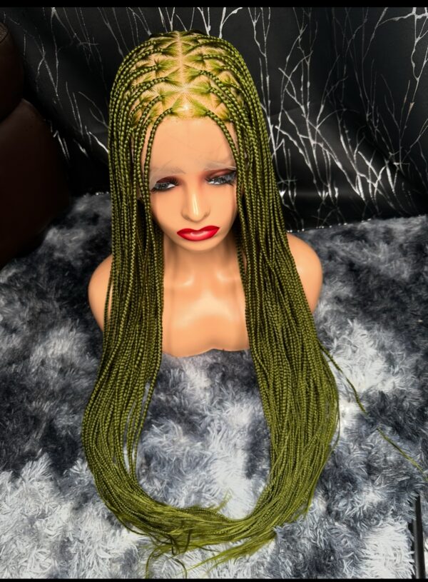 Triangle based knotless braid - Image 2